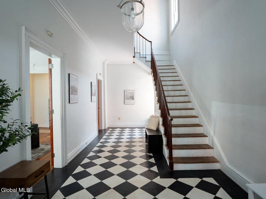 12 State Street, photo 3