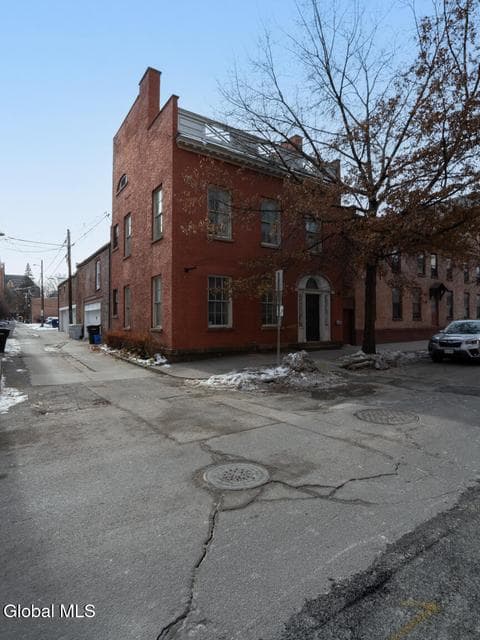 12 State Street, photo 2