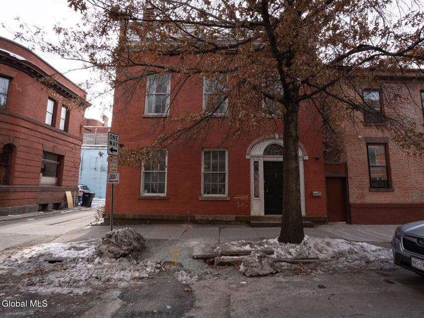 12 State Street, photo 1