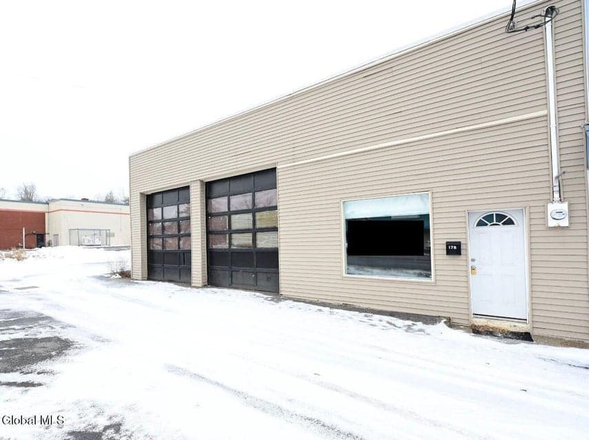 178 Columbia Turnpike, photo 1