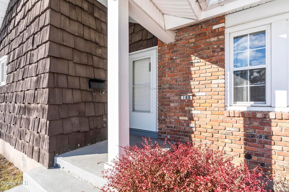 188 Tampa Avenue, photo 2