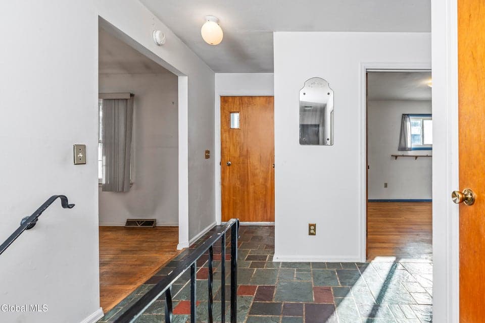 188 Tampa Avenue, photo 3