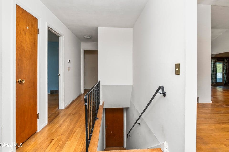 188 Tampa Avenue, photo 4