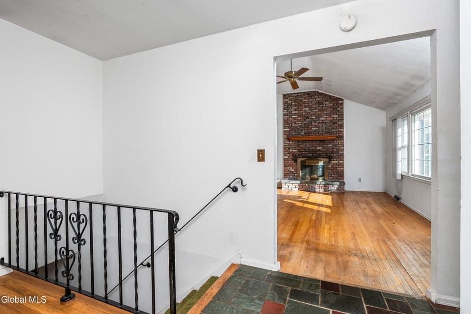 188 Tampa Avenue, photo 5