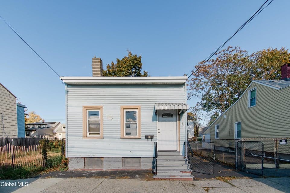 351 Sherman Street, photo 2