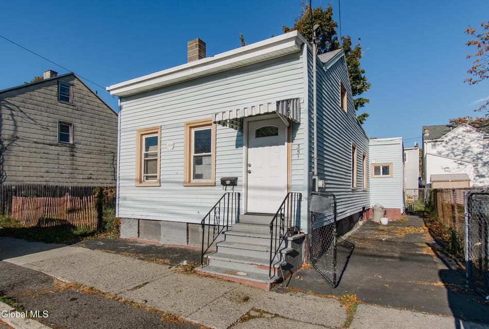 351 Sherman Street, photo 1