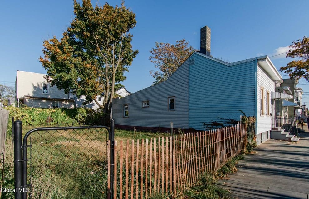 351 Sherman Street, photo 3
