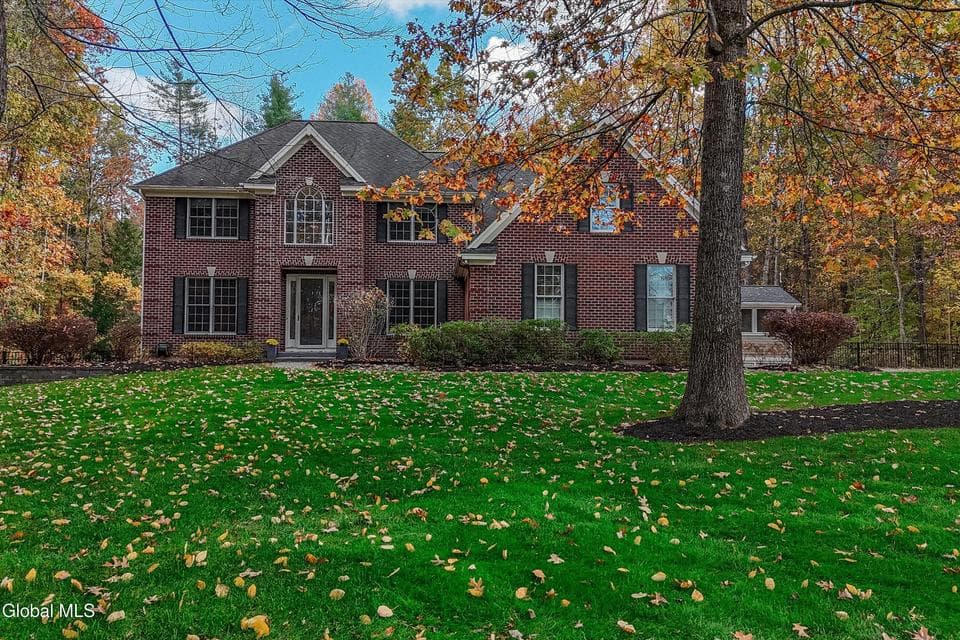 28 Winding Brook Drive, photo 2