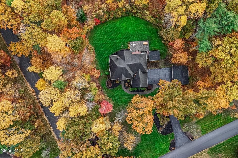 28 Winding Brook Drive, photo 3