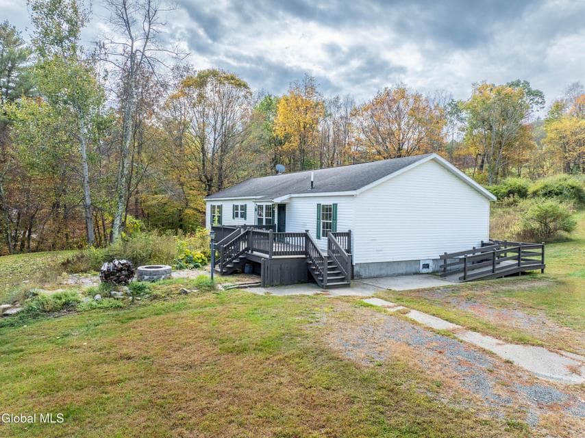 667 Ash Grove Road, photo 1