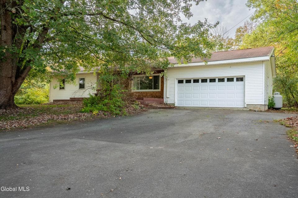 669 Ash Grove Road, photo 1