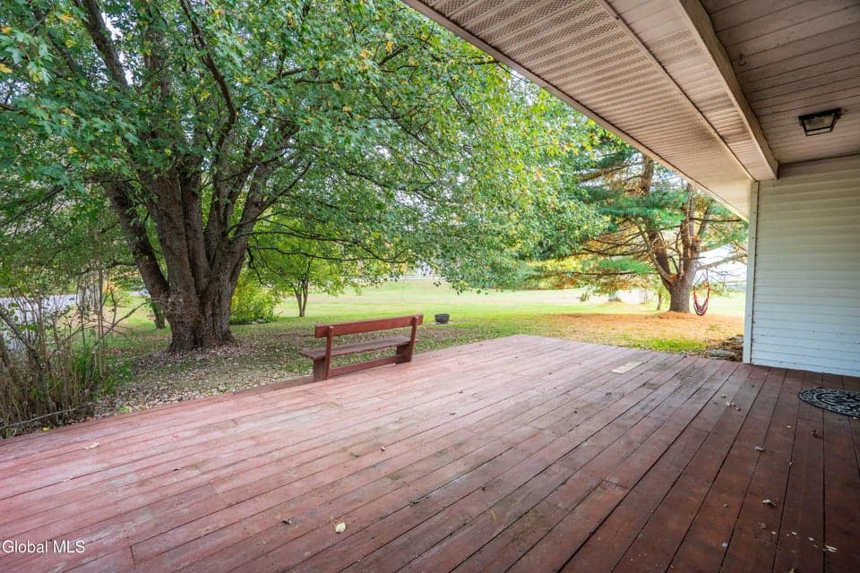 669 Ash Grove Road, photo 3