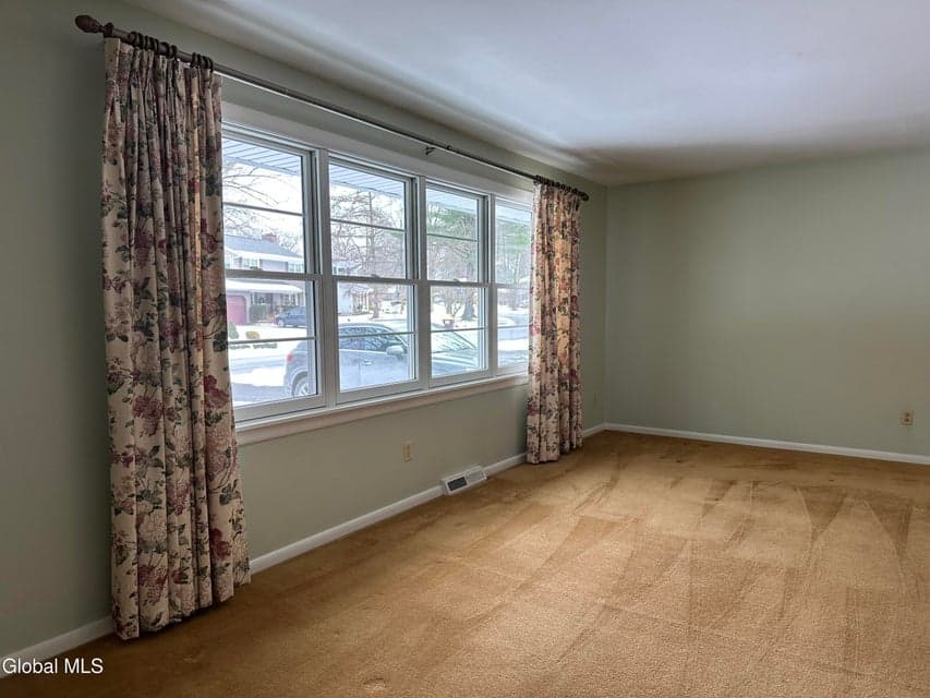 114 Dumbarton Drive, photo 4