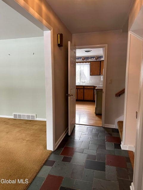 114 Dumbarton Drive, photo 3