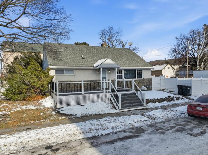 25 111th Street, photo 1