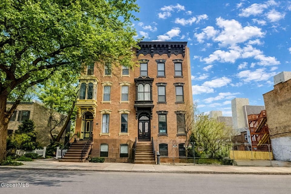335 Madison Avenue, photo 1