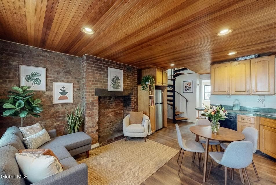 335 Madison Avenue, photo 2