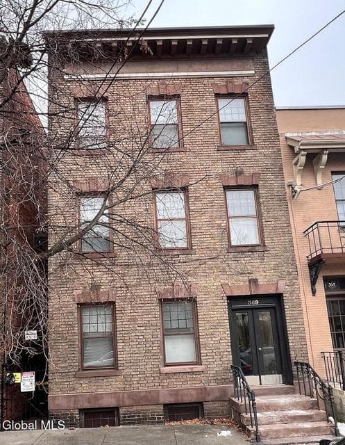 369 Hudson Avenue, photo 1