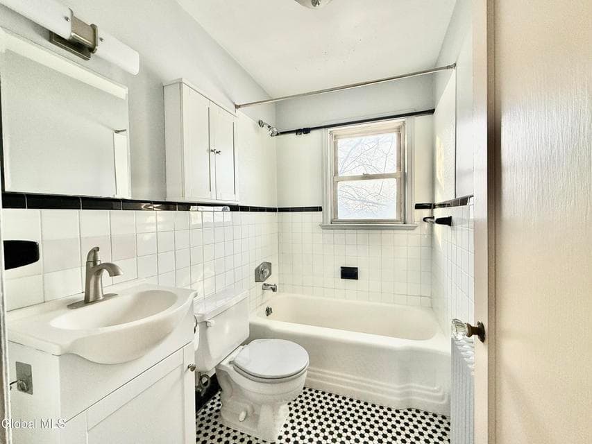 512 3rd Ave Extension, East Greenbush, NY, photo 3
