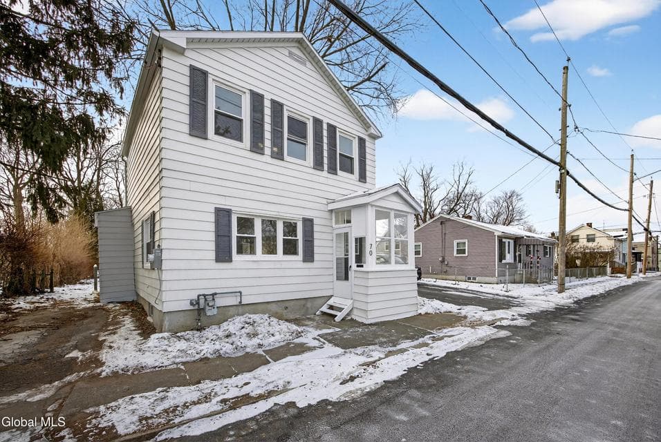 70 Fowler Avenue, photo 1