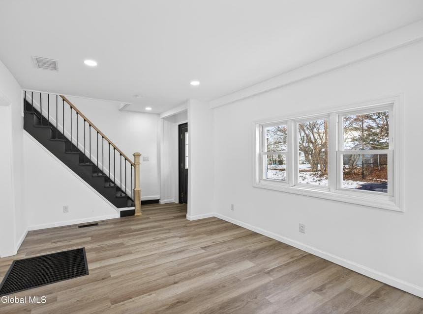 70 Fowler Avenue, photo 4
