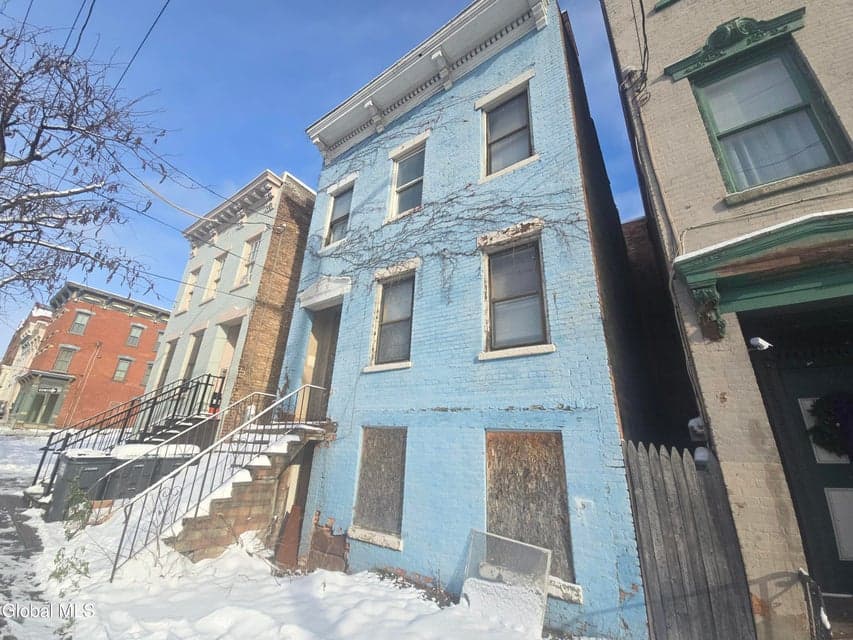 147 Clinton Avenue, photo 2