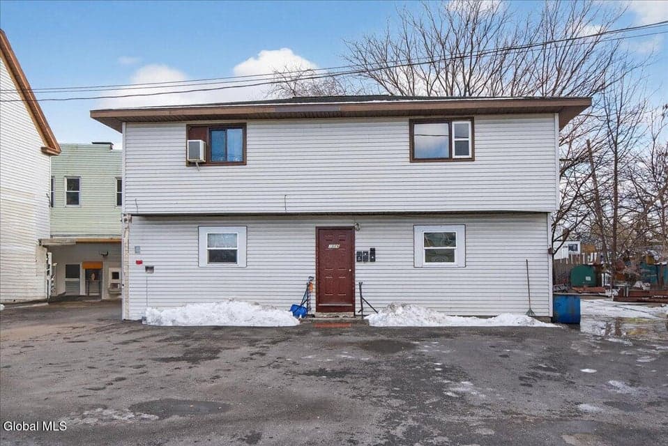 1886 Avenue B, photo 2