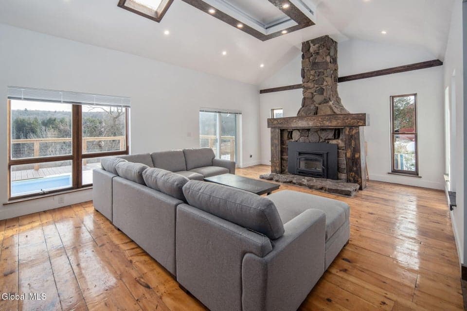320 Merchant Road, photo 4