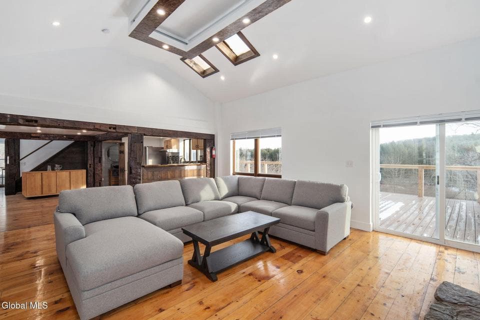 320 Merchant Road, photo 3