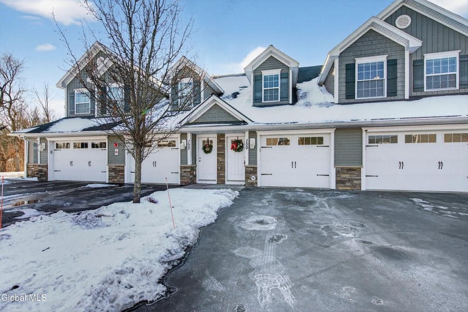 150 Paddock Circle, photo 1