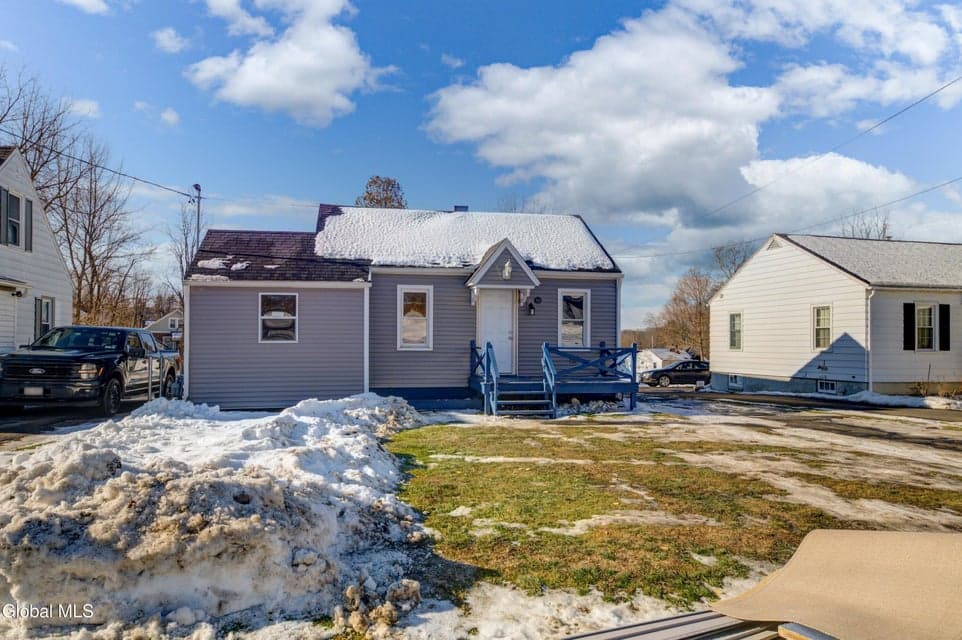 92 Maple Avenue, photo 2