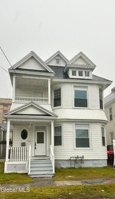 421 Summit Avenue, photo 1