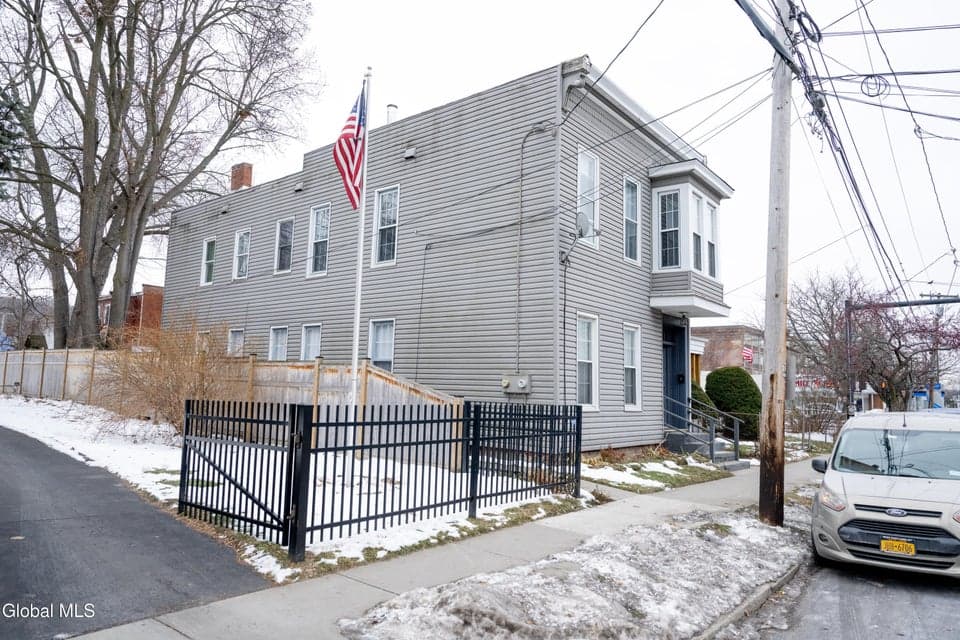 104 2nd Avenue, Troy, NY, photo 3