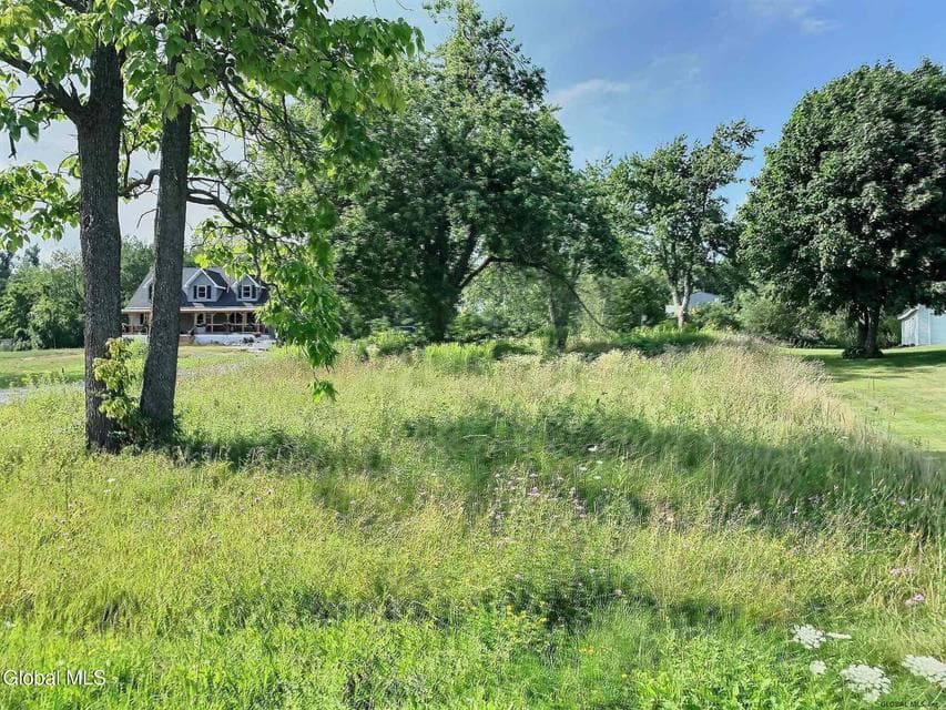 2610 Weast Road, photo 1