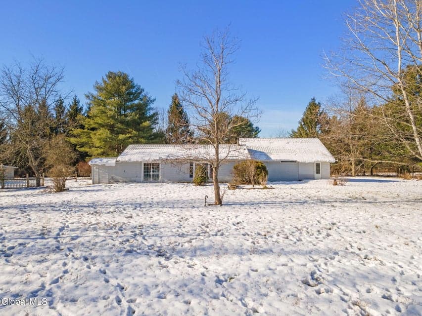 479 Junction Road, photo 1