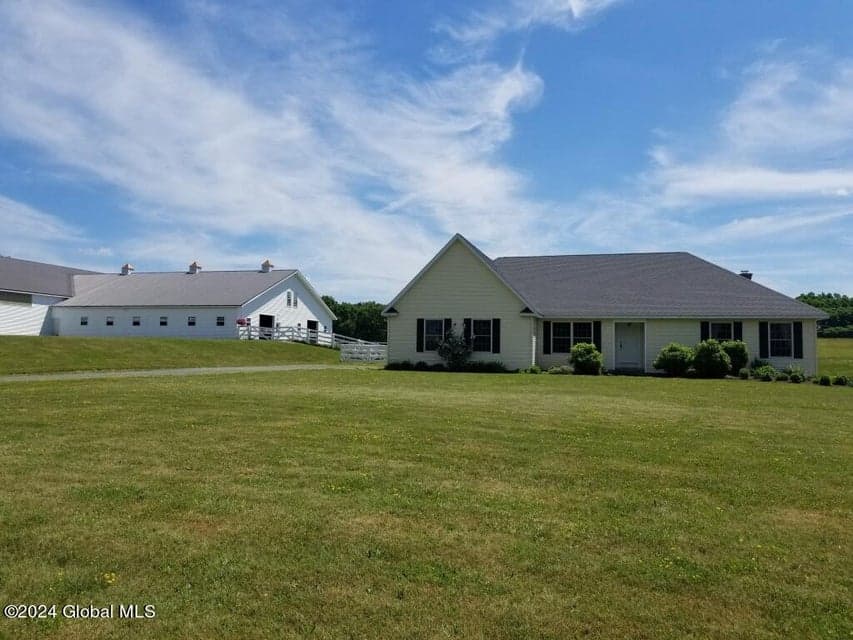 42 Ashcroft Road, photo 1