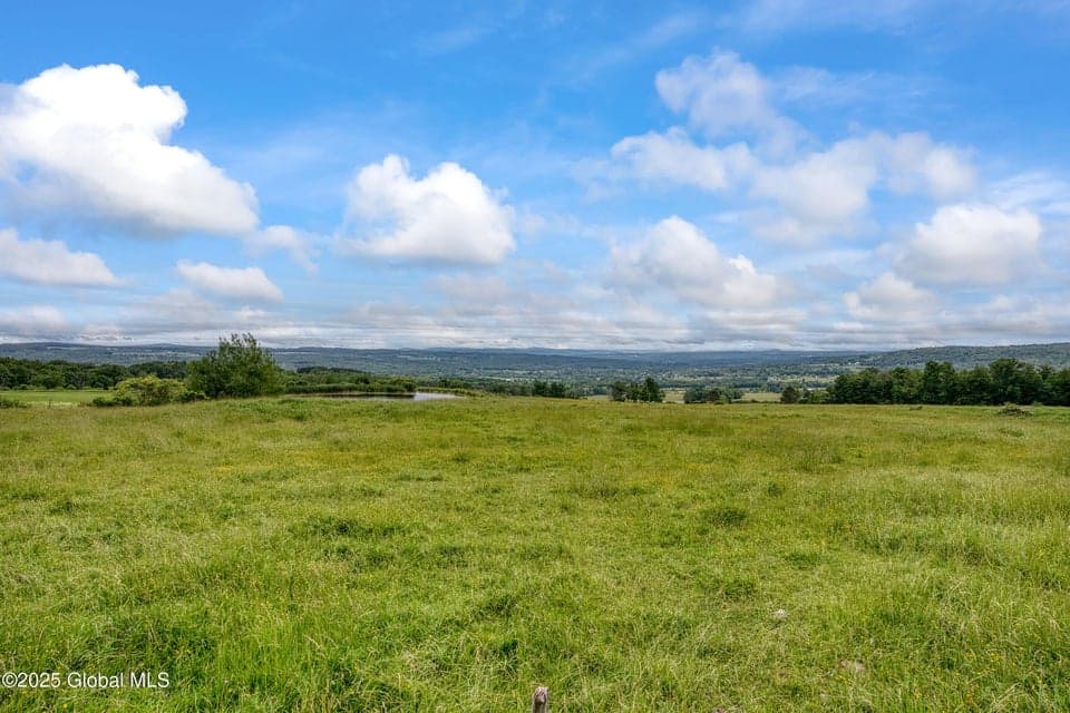 L46 McGuire School Road, photo 1