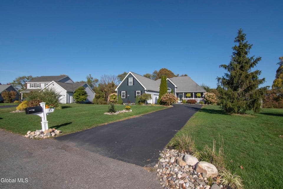 25 Timothy Way, Mechanicville, NY 12118, photo 2