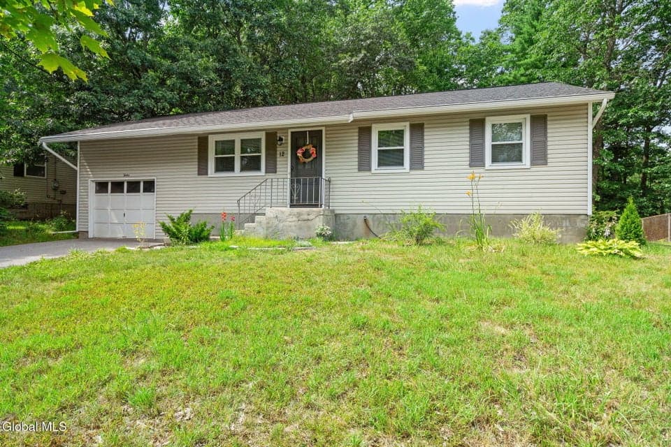 12 Curt Boulevard, photo 1