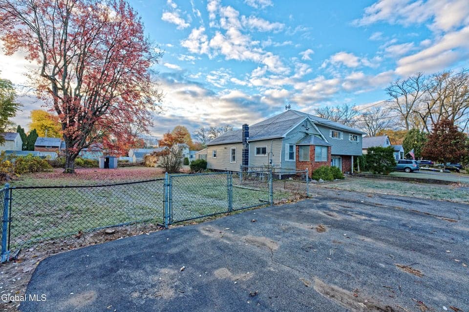 318 Chiswell Road, photo 3
