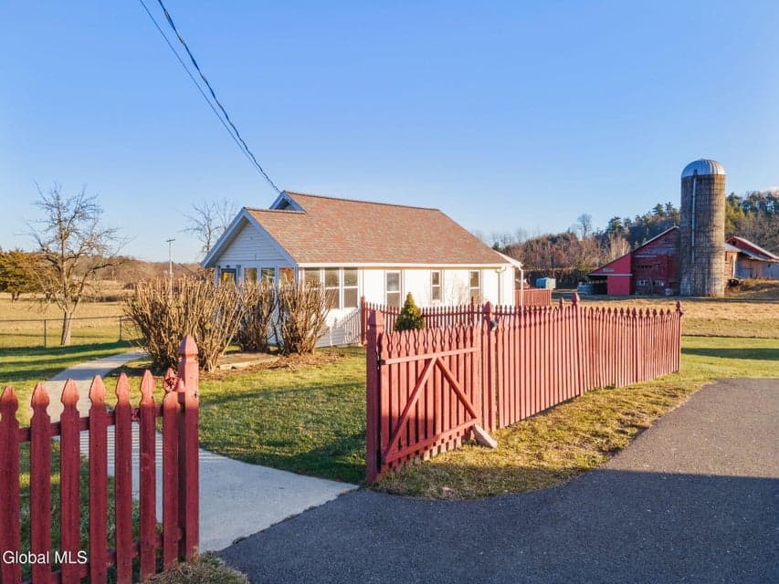 1885 Tarrytown Road, photo 3