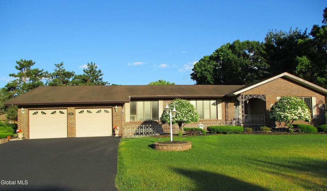 15 Huntleigh Drive, photo 2