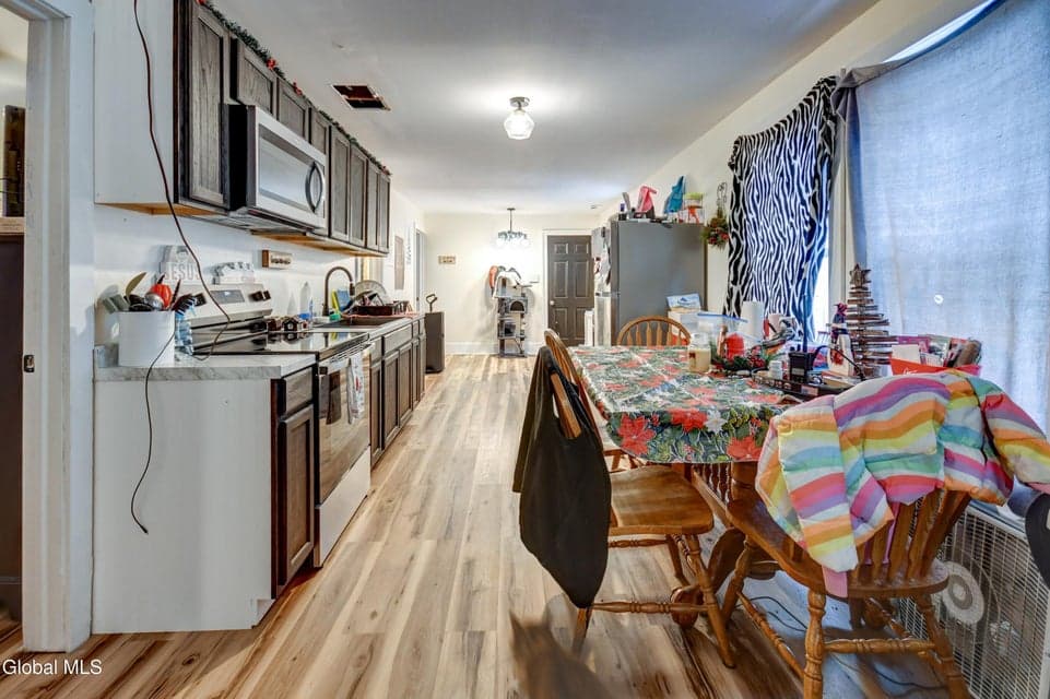 12 1/2 E Clinton Street, photo 5