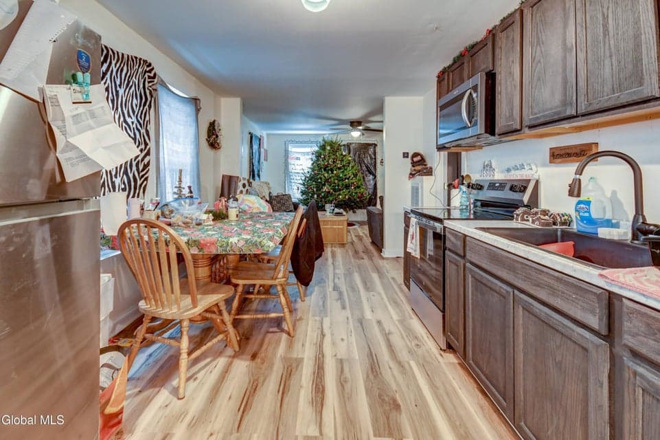 12 1/2 E Clinton Street, photo 4