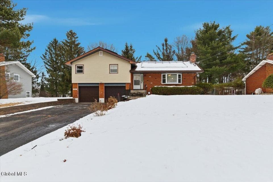 8 Louise Drive, photo 1
