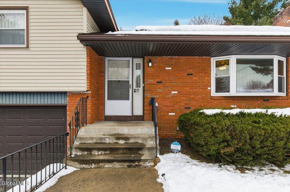 8 Louise Drive, photo 3