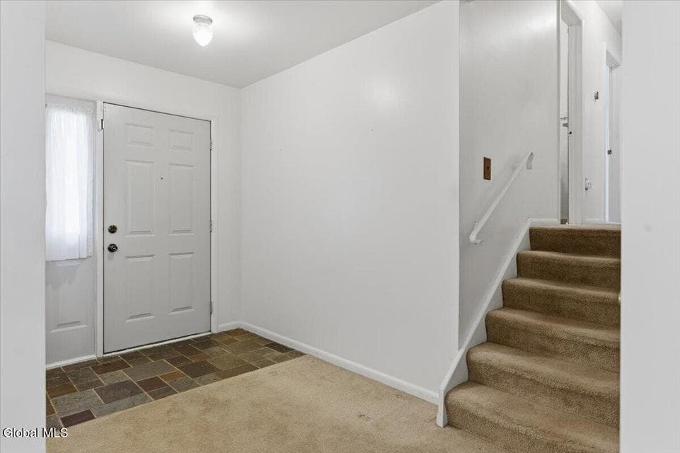 8 Louise Drive, photo 4