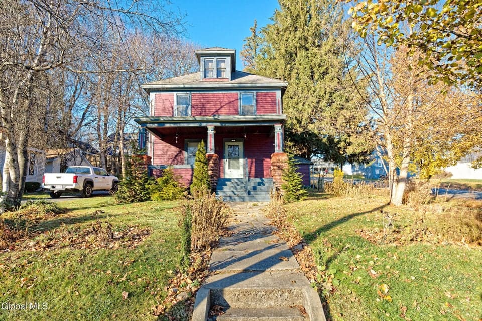 18 1st Avenue, photo 1