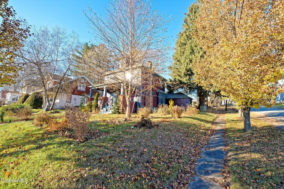 18 1st Avenue, photo 3