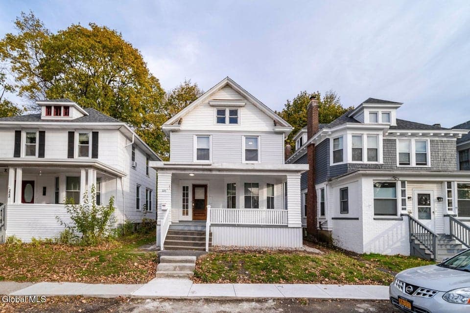 226 6th Avenue, photo 1